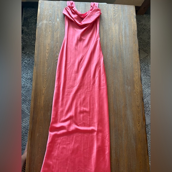 Beginning Boutique Ella Pink Off Shoulder Formal Dress. Size 6 - Picture 3 of 3